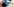 Auf dem Display eines Smartphones ist das WhatsApp-Symbol zu sehen