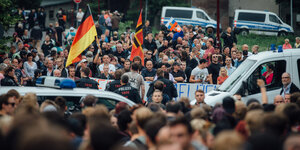Gegner der Flüchtlingsunterkunft demonstrieren in Freital