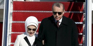 Tayyip Erdogan mit seiner Ehefrau Emine Erdogan