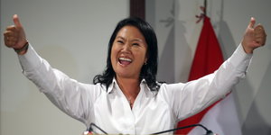 Kandidatin Keiko Fujimori zeigt sich als Siegerin