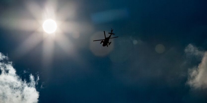 Helikopter am Himmel