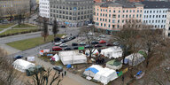 Oranienplatz mit Zelten der Flüchtlinge aus der Vogelperspektive