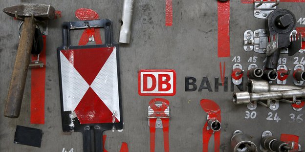 Werkzeuge der Deutschen Bahn für einen ICE