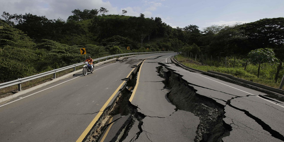 Opferzahlen in Ecuador steigen weiter: Über 400 Tote bei Erdbeben ...
