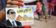 ein Schild mit Sisi, der Präsident trägt Sonnenbrille