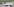 zwei Flugzeuge der Lufthansa stehen auf einem Flughafen