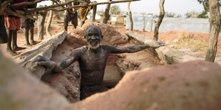 Mohames Ahmed aus al-Gharbia in den Nuba-Bergen der sudanesischen Provinz Süd-Kordofan kam am 25. Januar als Flüchtling nach Yida. Dort grub er sich ein Erdloch.