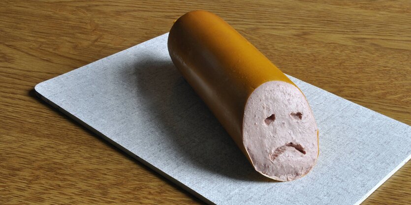 Eine Leberwurst mit einem traurigen Gesicht