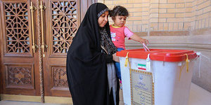 Stimmabgabe am Samstag in Shiraz.