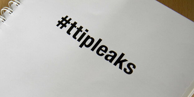 Ein Ringbuch mit der Aufschrift #ttipleaks
