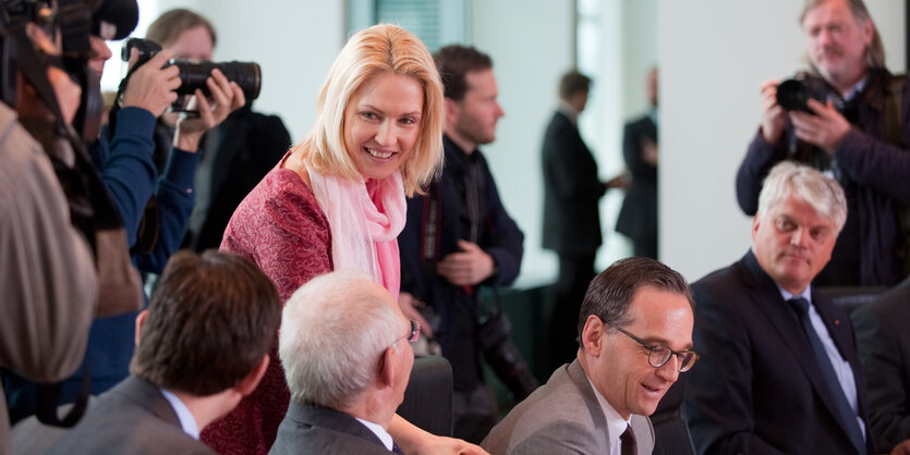 Manuela Schwesig im Kreis der Ministerrunde