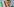 Ein Mann mit Headset und Anzug mit gesenktem Blick