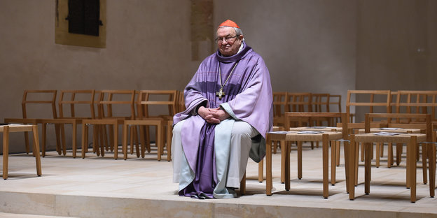 Kardinal Lehmann in lilafarbenem Gewand