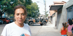 Yvonne Bezerra de Mello steht in einer Straße von Rio.