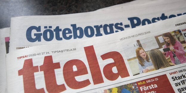 Zwei schwedische Zeitungen übereinander