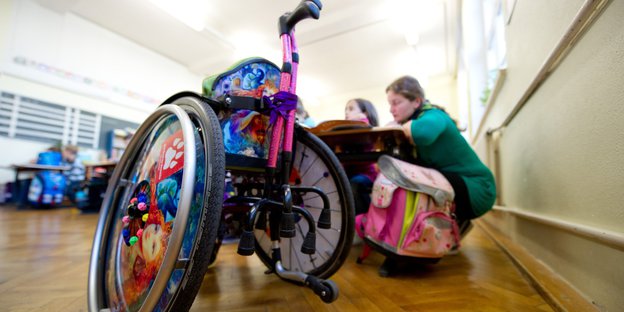 Rollstuhl in Schule