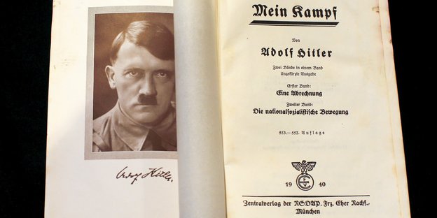 Zwei Buchseiten aus „Mein Kampf“