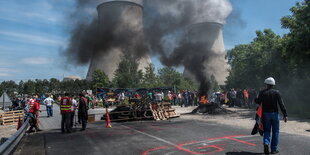 Barrikade vor einem Atomkraftwerk