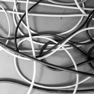 Kabel liegen auf dem Boden Kabel liegen auf dem Boden
