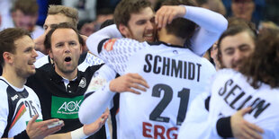 Handball-Nationalspieler bejubeln EM-Titel