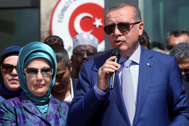 Recep Tayyip Erdoğan mit Mikrofon
