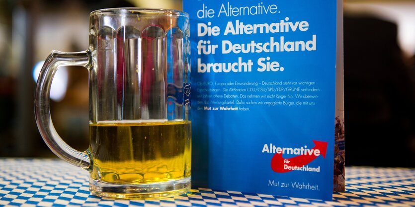 Bier samt AfD-Programm