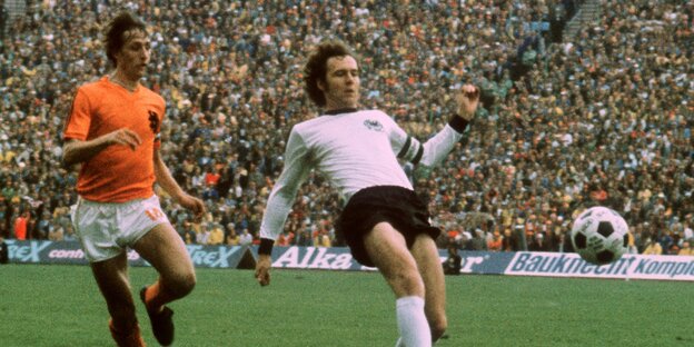 Johann Cruyff (links) und Franz Beckenbauer im WM-Finale 1974