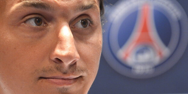 Zlatan Ibrahimovic bei einer Pressekonferenz seines Vereins Paris Saint-Germain
