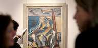 Das Gemälde „Möwen im Sturm" wird bei einer Auktion an die Wand gehalten