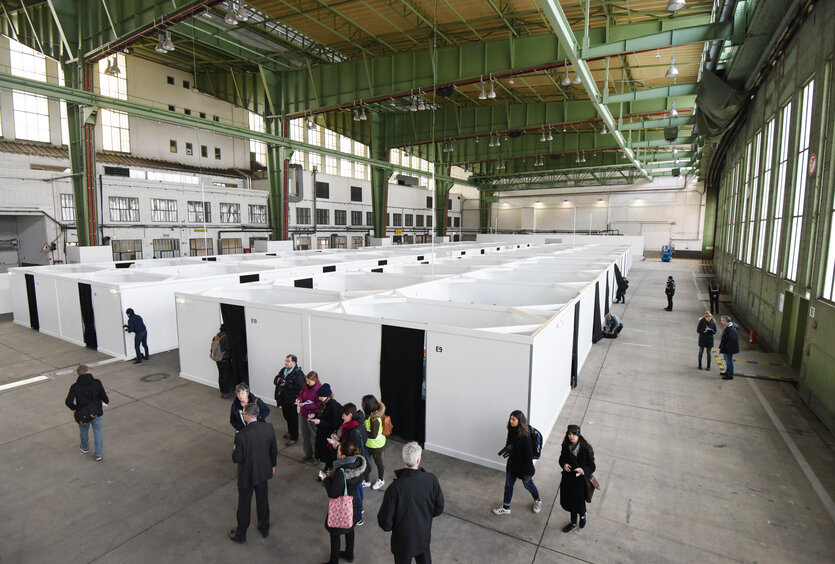 Notunterkunft in den Hangars des ehemaligen Flughafens Tempelhof