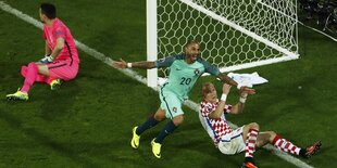 Ricardo Quaresma läuft jubelnd nach seinem Tor