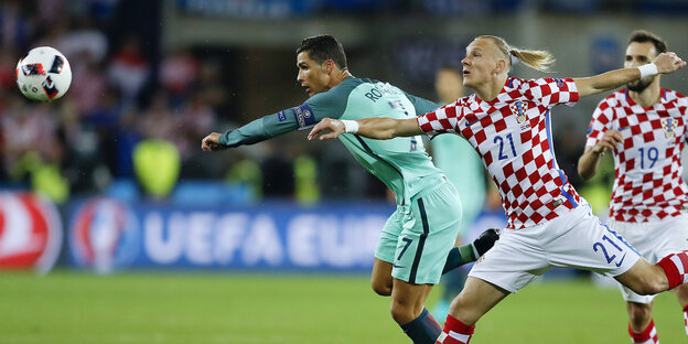 Ronaldo im Zweikampf mit Kroatiens Vida