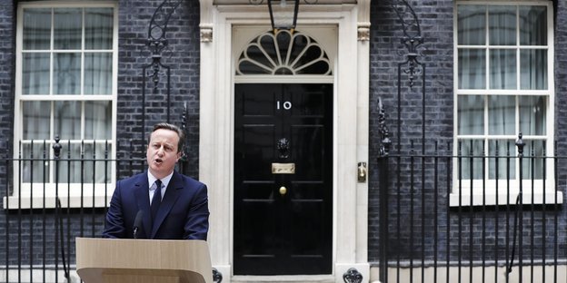 David Cameron in der Downing Street in London