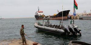 Ein Boot der libyschen Küstenwache in Tripolis
