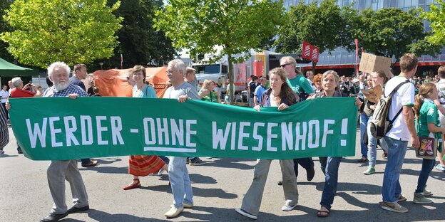 Werder-Fans protestieren mit Transparent gegen Wiesenhof