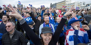 Isländische Fans in Reykjavik