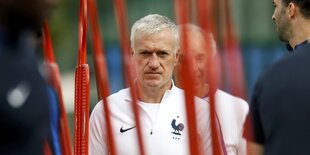 Ein konzentriert blickender Mann, Didier Deschamps