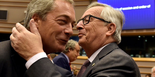 Jean-Claude Juncker herzt Nigel Farage