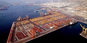 der Container-Hafen von Piräus