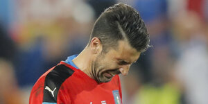 Buffon weint nach dem verlorenen Elfmeterschießen gegen Deutschland