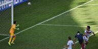 Hummels köpfelt bei der WM 2014 den Ball ins französische Tor