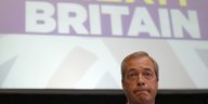 Nigel Farage vor dem Schriftzug "Britain"