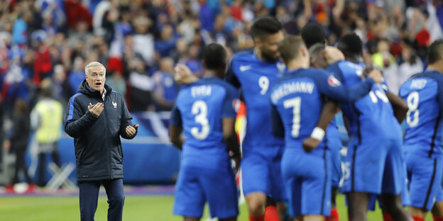 Frankreichs Trainer und sein Team
