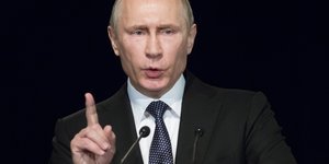 Russlands Präsident Putin mit erhobenem Zeigefinger
