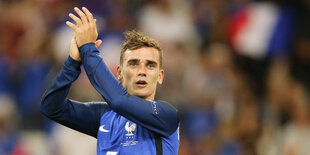 Ein Mann, Antoine Griezmann, klatscht