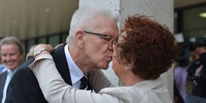 Winfried Kretschmann küsste seine Frau