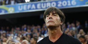 Joachim Löw bei der Euro mit ernster Miene