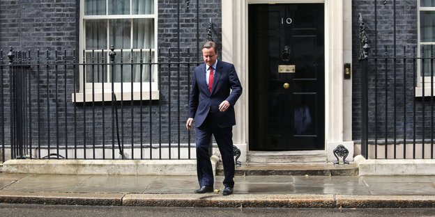 David Cameron vor der Downing Street 10