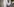 Andreas Listowell lehnt sich an eine Wand