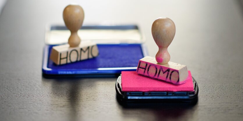 Stempel mit dem Schriftzug "HOMO"